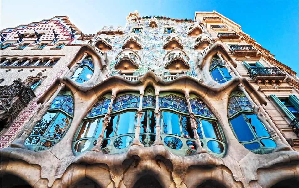 Detalle de los pilares del Parque Guell, el parque Gaudí en Barcelona