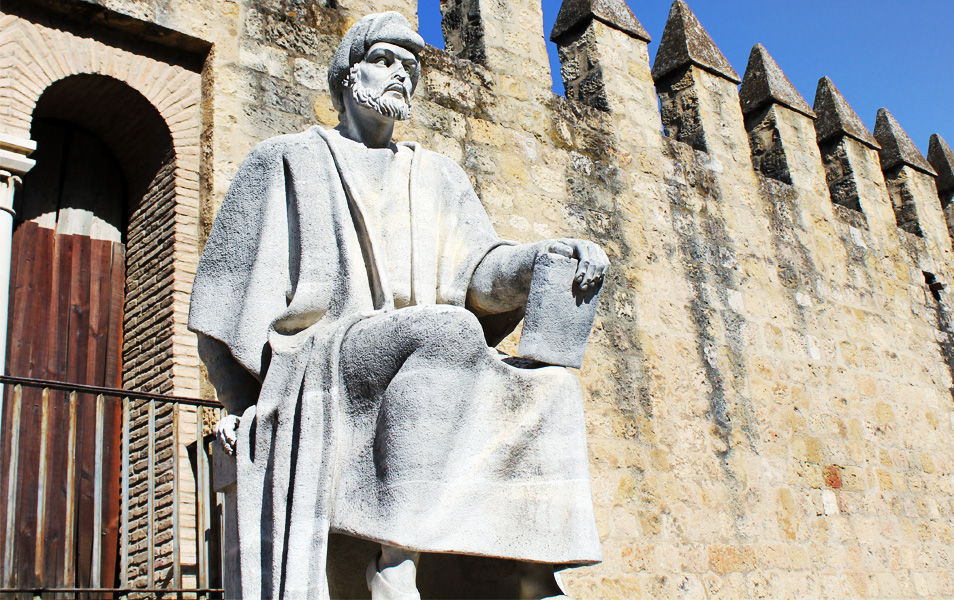 Foto de la escultura de Maimonides en Córdoba tomada en el free tour Córdoba monumental