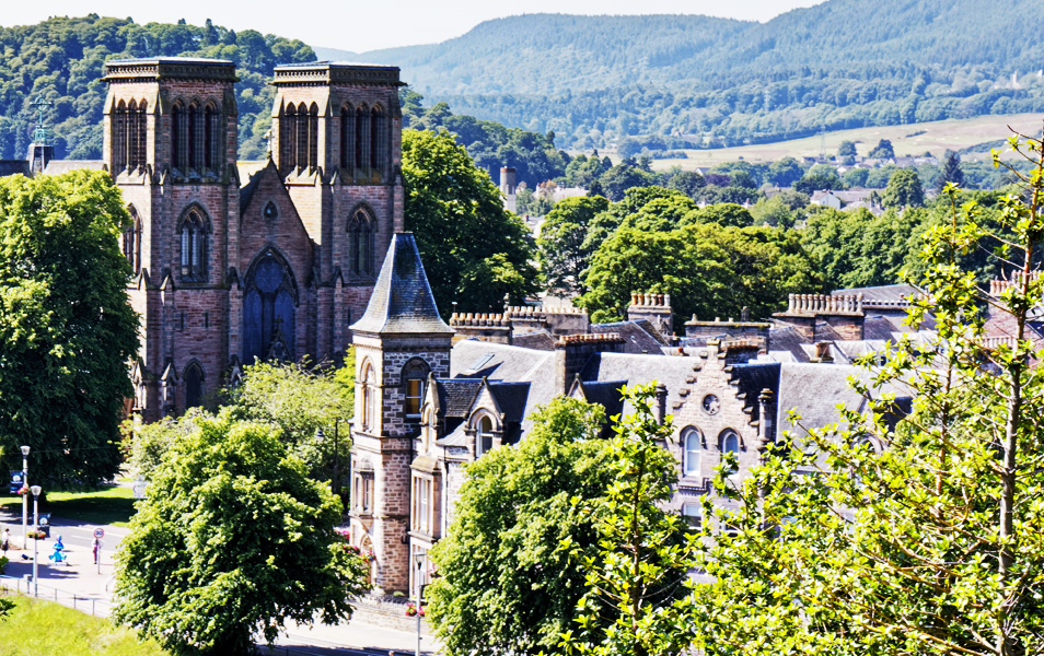 Imagen de la catedral de Saint Andrews en Inverness, capital de las tierras altas de Escocia