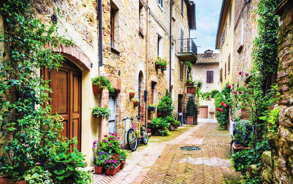 Unas de las calles de pienza en la Toscana, turismo enogastronómico de Italia