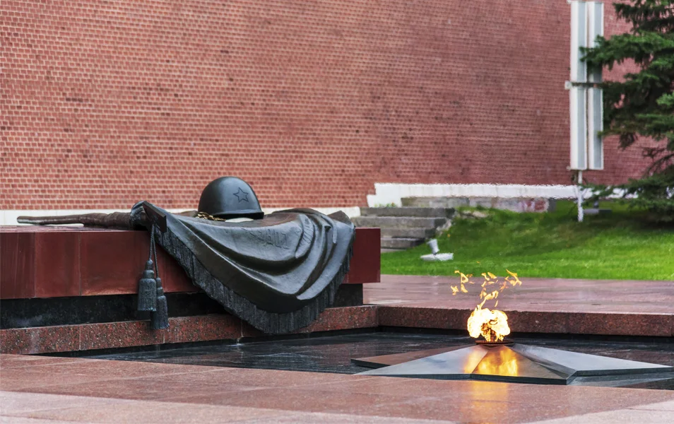 Escultura de la tumba del soldado desconocido de Kremlin en Moscú.