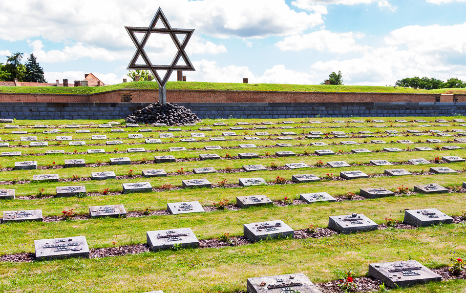 Estrella judía en el Cementerio Nacional del Campo de concentración de Terezín.