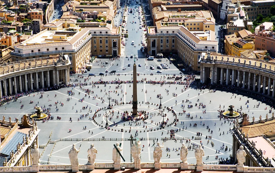 Vista aérea del Vaticano con drone