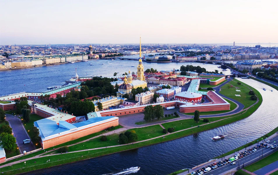 Vista aerea Tour por los Tejados de San Petersburgo