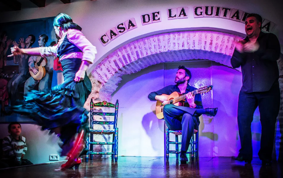 Imagen de espectáculo de flamenco en la casa de la guitarra de Sevilla